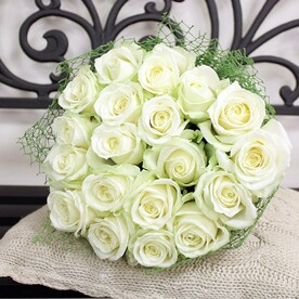 19 белых роз