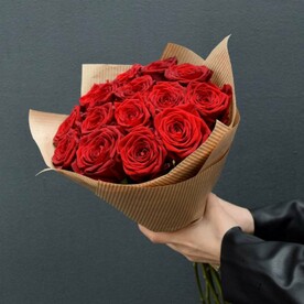 15 красных роз