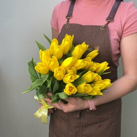 25 желтых тюльпанов