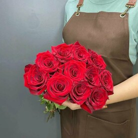 11 красных роз