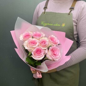 Букет из 7 розовых роз