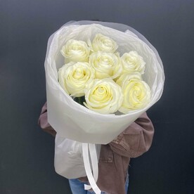 Букет из 7 белых роз