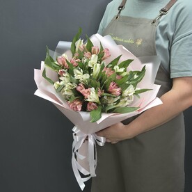 Букет из 11 альстромерий