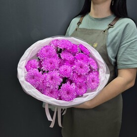 Букет из 5 ярко розовых хризантем