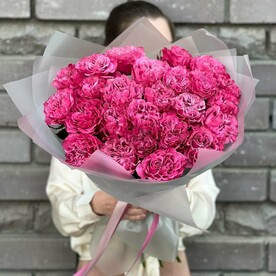 25 пионовидных роз