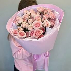 Нежные кустовые розы