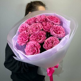 Пионовидные розы в нежной упаковке