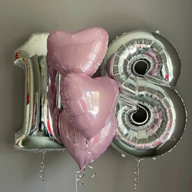 Набор из фольгированых цифр с сердечками