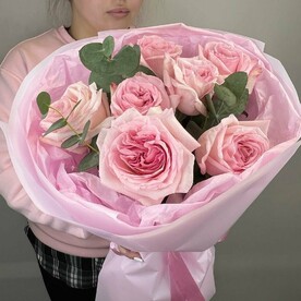 Пионовидные розы Пинк Охара с эвкалиптом