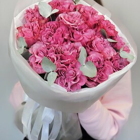 15 пионовидных роз Country Blues с эквалиптом