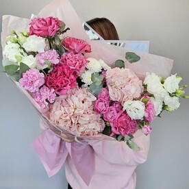 Большой розовый букет любви