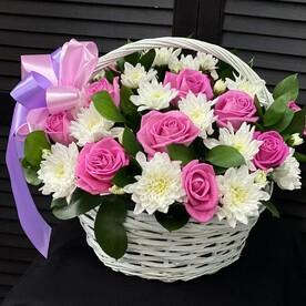 Цветы в корзине