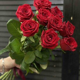 Букет из 9 красных роз 60 см