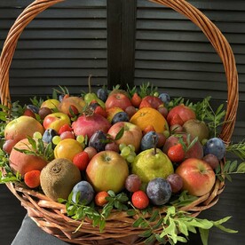 Корзина с фруктами