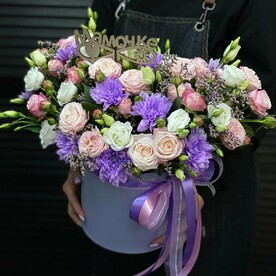 Круглая коробка с цветами