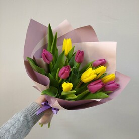 Яркий микс тюльпанов