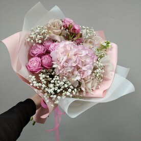 Сборный букет с гортензией