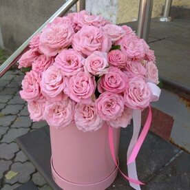 Коробка с пионовидными розами