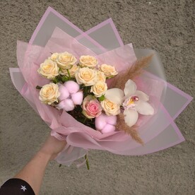 Букет с орхидеей и хлопком