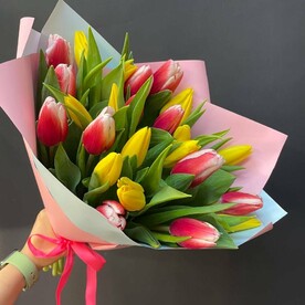 Букет из 25 тюльпанов