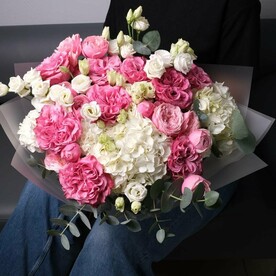 Сборный букет с пионовидными розами