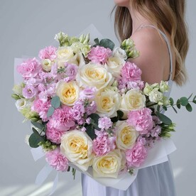 Сборный букет с пионовидными розами