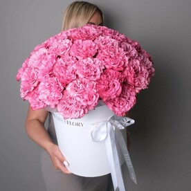 Коробка с пионовидными розами