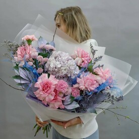 Огромный букет "Сиреневый туман": гортензия и французская роза