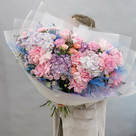 Огромный букет "Сиреневый туман": гортензия, франзуская роза и хризантема