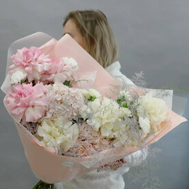Нежный букет " Розовое облако" с французскими розами и гортензиями