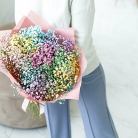 Радуга в руках, букет из гипсофилы