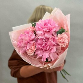 Букет "Зефирка" с огромными розами и конфетными диантусами