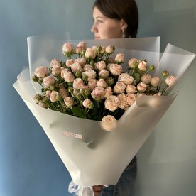 Букет из кустовых роз