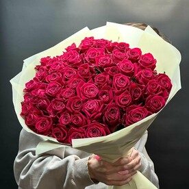 Букет из 51 малиновой розы