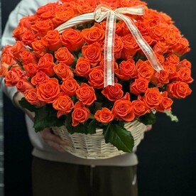 Букет из 101 оранжевой розы в корзине "Оранжевое чудо"