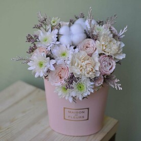 Зефирка персиковая "Пудровый аромат" с пионовидной розой и пастельной хризантемой MINI