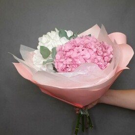 Букет с розовой и белой гортензией 3шт