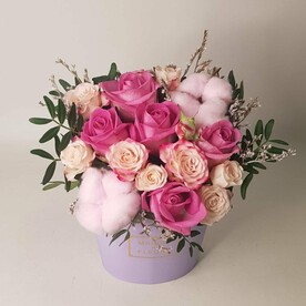 Цветы в коробке "Лавандовый ветер", с розовой розой и хлопком. MAXI