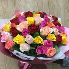 Яркий букет из Розы Кения микс