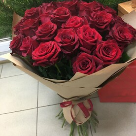 Классический букет бордовые Розы эксплорер