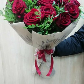 Классический букет бордовых роз