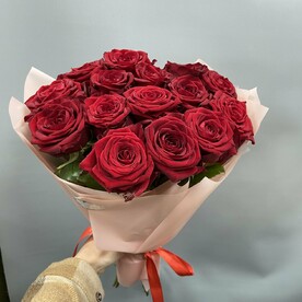 11 красных роз