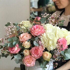 Шляпная коробка с цветами