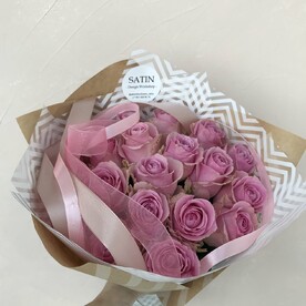 Букет из 19 розовый роз