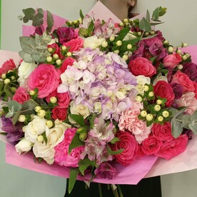 Букет с гортензией и розами "В самое сердце"