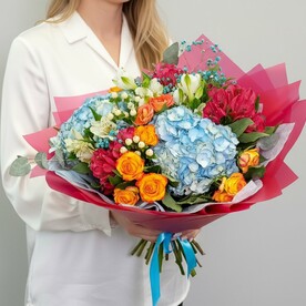 Букет с гортензией и розами "Сентиментальность"
