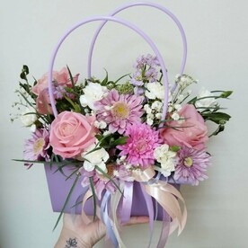 Сумочка с розами и хризантемой