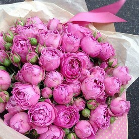 Букет пионовидных кустовых роз Мисти Баблс 21 шт