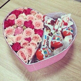 Цветы в коробке с киндер