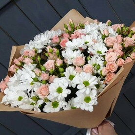 Букет кустовых роз и хризантем "Надежда"